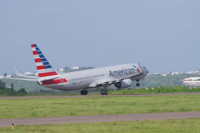 Boeing 737-800 (N961AN) - AA1325 TXKF to KMIA