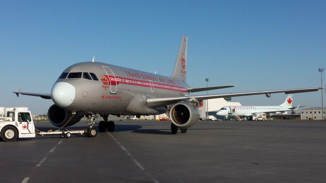 Airbus A319 (C-FZUH)