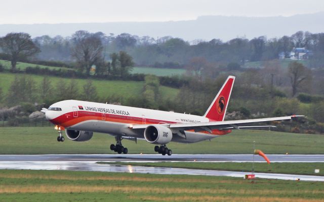 BOEING 777-300 (D2-TEG) - taag angola airlines b777-3m2er d2-teg landing in shannon from luanda 25/4/18.