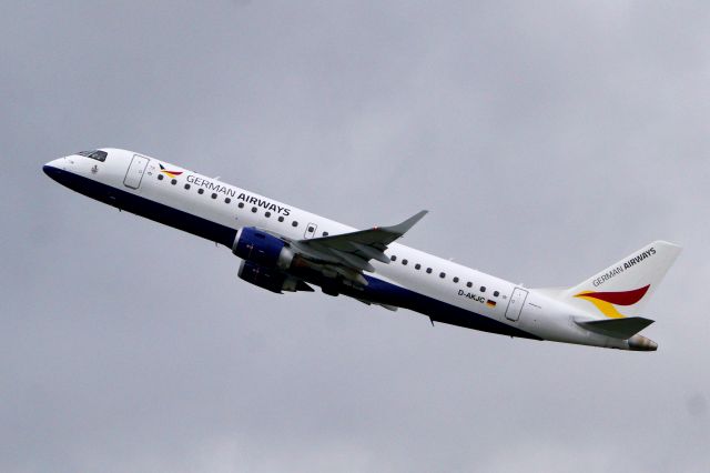 Embraer ERJ-190 (D-AKJC) - short after take off at DUS/EDDL