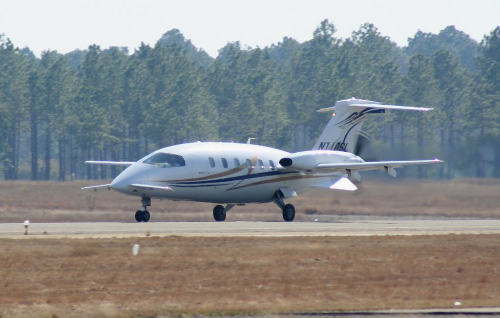 Piaggio P.180 Avanti (N140SL) - Take off roll.