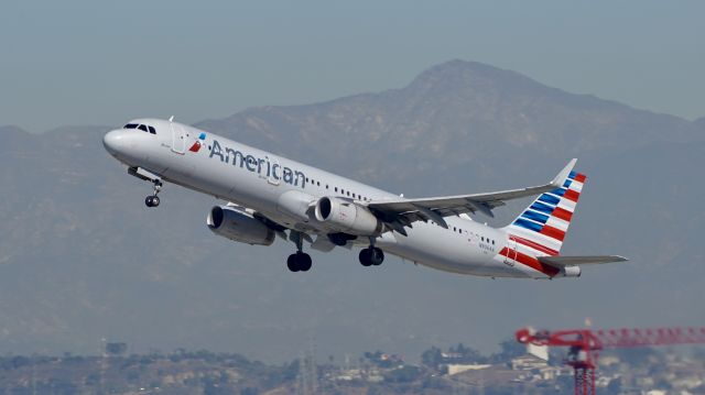 Airbus A321 (N906AA)