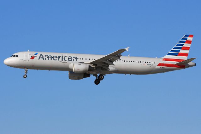 Airbus A321 (N194UW)