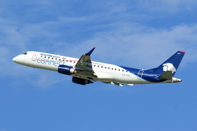 Embraer ERJ-190 (XA-EAC) - 30L departure