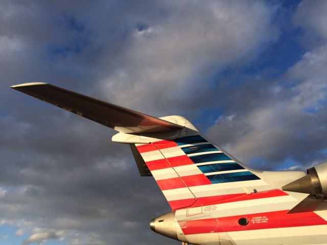 Canadair Regional Jet CRJ-700 (N537EA)