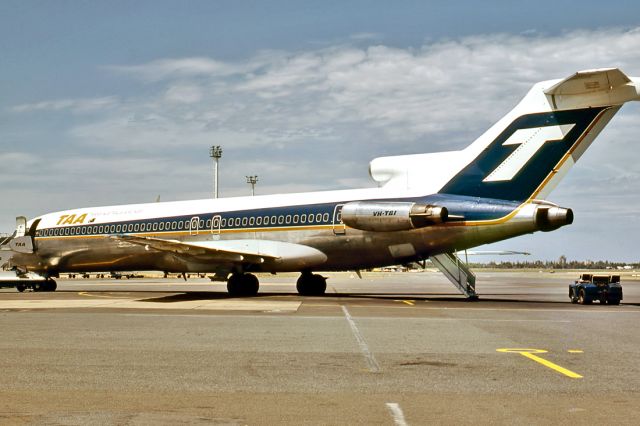 BOEING 727-200 (VH-TBI) - TRANS AUSTRALIA AIRLINES - BOEING 727-276/ADV - REG : VH-TBI (CN 20554/1027) - ADELAIDE INTERNATIONAL AIRPORT SA. AUSTRALIA - YPAD 4/12/1980