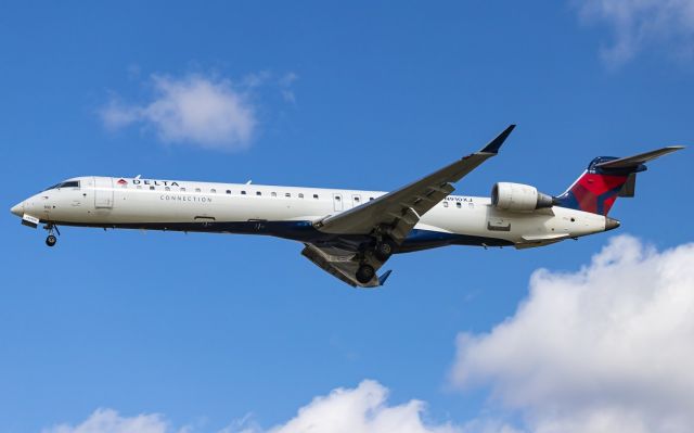 Canadair Regional Jet CRJ-900 (N910XJ)