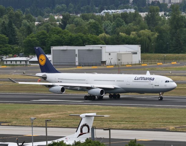 Airbus A340-300 (D-AIGH)