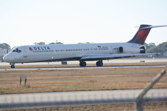 McDonnell Douglas MD-88 (N972DL) - Delta Flight 1297 (N972DL) arrives on Runway 14 at Sarasota-Bradenton International Airport following a flight from Hartsfield-Jackson Atlanta International Airport