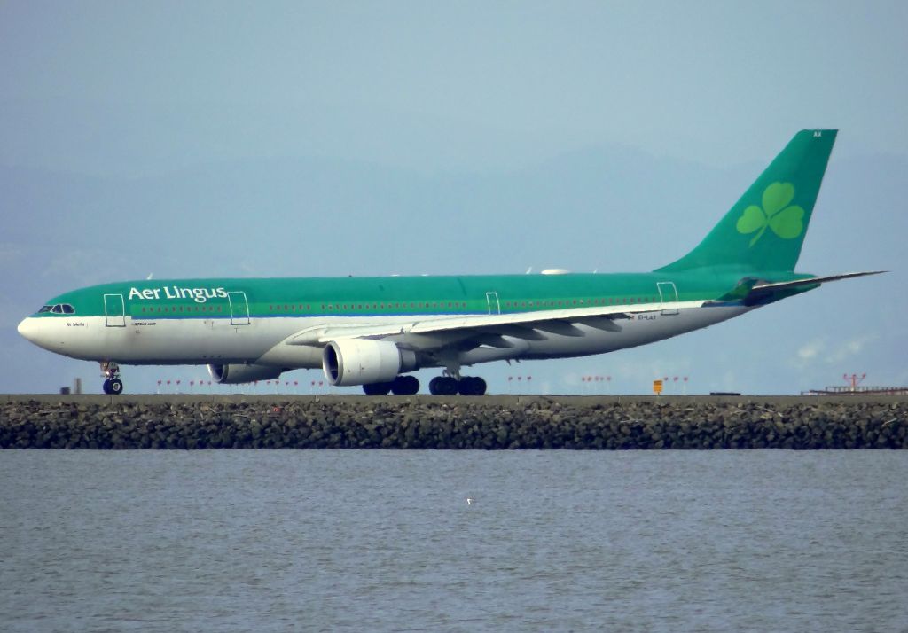 Airbus A330-200 (EI-LAX)