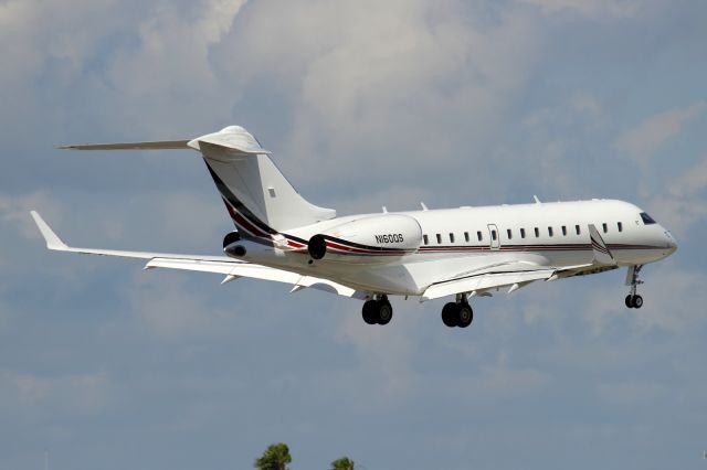 Bombardier Global Express (N160QS) - Short final to 8 at FXE 3/21/14