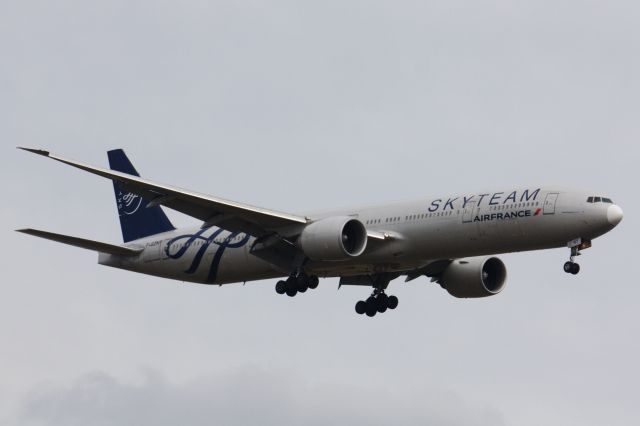 BOEING 777-300ER (F-GZNT)