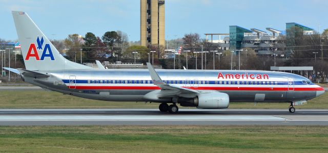 Boeing 737-800 (N907NN)