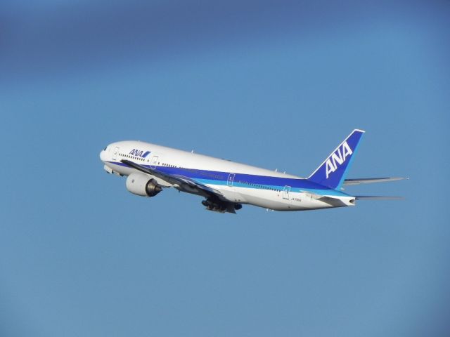 Boeing 777-200 (JA706A)