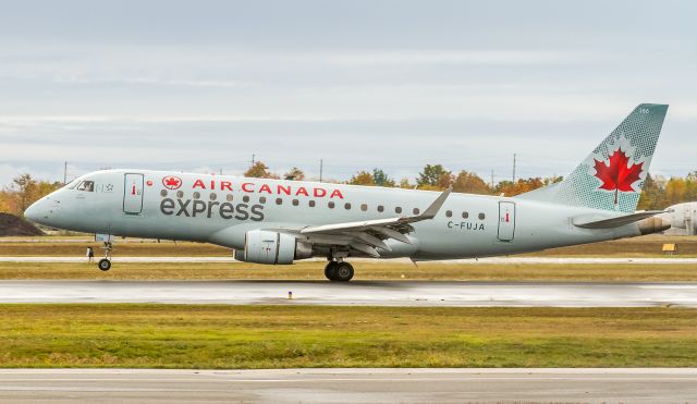 Embraer 175 (C-FUJA) - SKV7613 arrives from Reagan National, landing runway 05 at YYZ