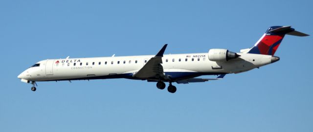 Canadair Regional Jet CRJ-900 (N822SK) - Arrival from SLC, LAnding 30L, 07/29/2012