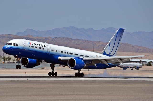 Boeing 757-200 (N552UA)