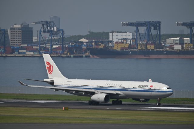 Airbus A330-300 (B-5948) - 28.Apr.2024br /Air China Airbus A330-343X (B-5948)br /Take off at LAW16L.