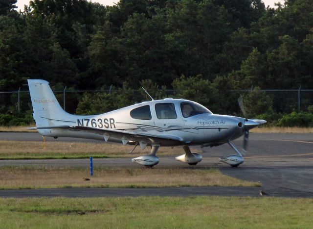 Cirrus SR-22 (N763SR) - Early morning.