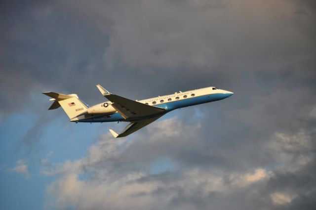 N60500 — - USAF G550 departing CYOW