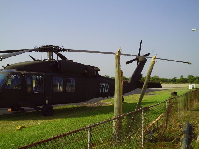 — — - UH-60 Black Hawk vs light pole