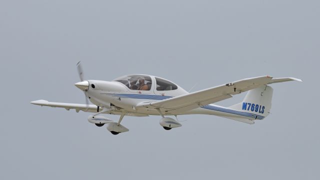 Diamond Star (N769LS) - Airventure 2019