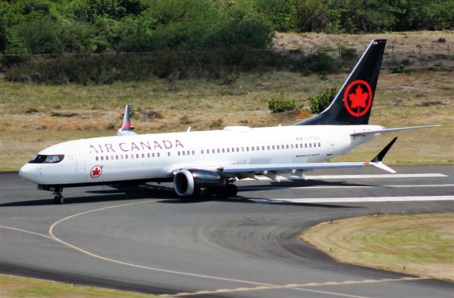 Boeing 737 MAX 8 (C-FSLU)