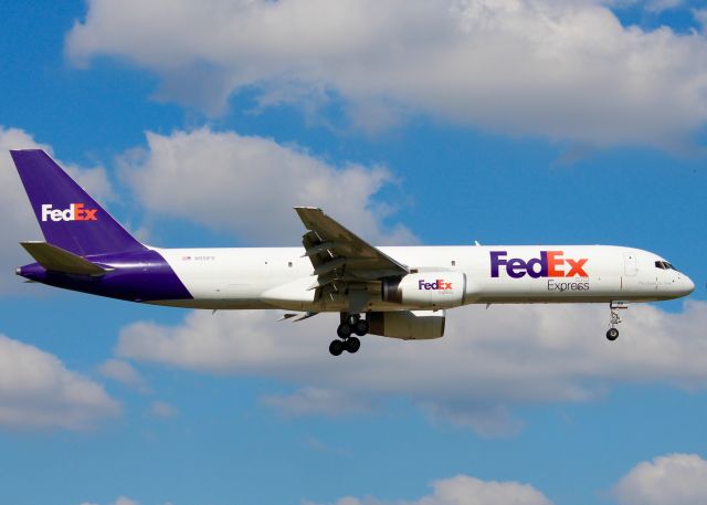 Boeing 757-200 (N951FD) - At Shreveport Regional. 1997 Boeing 757-236