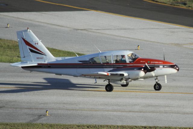 Piper Aztec (N6044Y)