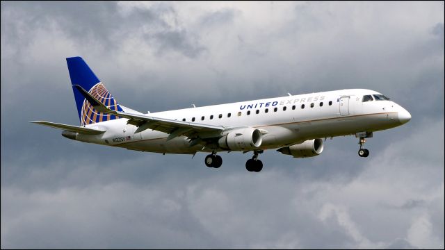 Embraer 175 (N122SY) - SKW5880 from SFO on final to Rwy 16R on 5.17.19. (ERJ-175LR / cn #17000431).