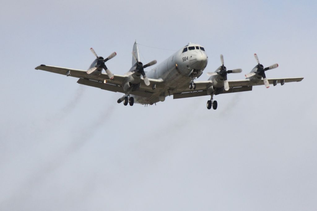 Lockheed P-3 Orion (15-8564) - US Navy P-3 Orion ( 158564) approaches Sarasota-Bradenton International Airport