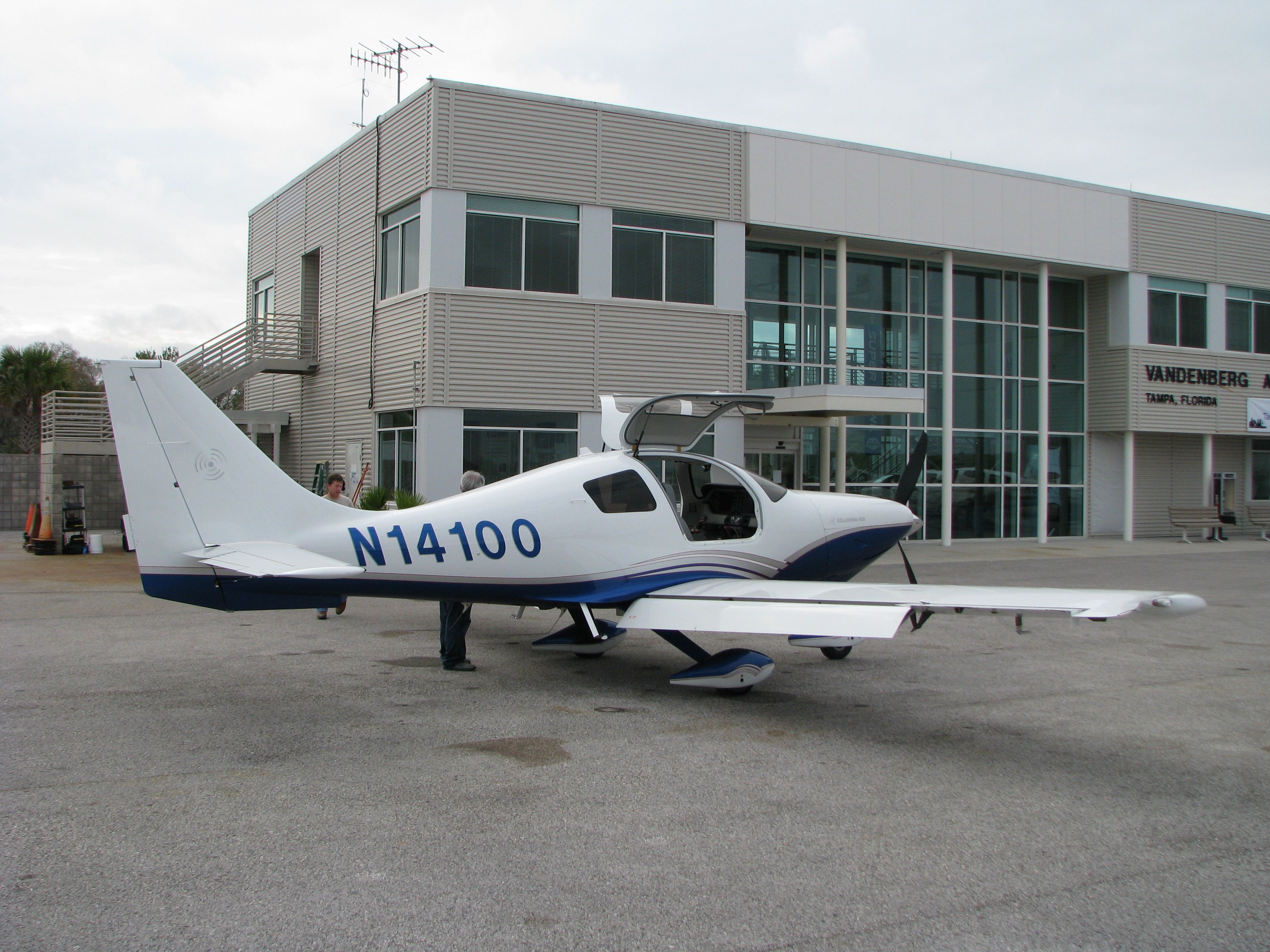 N14100 — - Pre-Flight @ Vandenberg Airport, Tampa, Florida, United States