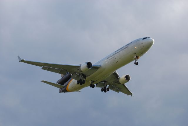 Boeing MD-11 (N272UP) - UPS MD-11F Landing on 28L at Portland International Airport.