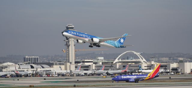 Boeing 787-9 Dreamliner (F-OMUA)