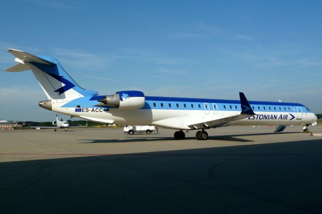 Canadair Regional Jet CRJ-900 (ES-ACC)