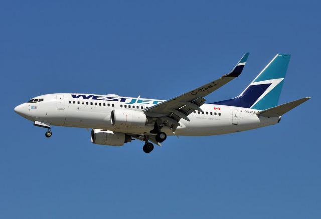 Boeing 737-700 (C-GSWJ)