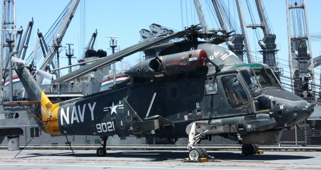 14-9021 — - On flight deck of USS HORNET CV-12 (Retired) US NAVY .. Alameda, Ca 06-17-2013