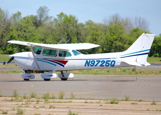 Cessna Skylane (N9725Q) - At Downtown Shreveport.