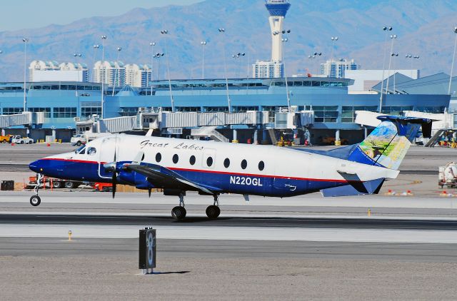 Beechcraft 1900 (N220GL) - photo Great Lakes Airlines N220GL 1996 Beech 1900D C/N UE-220  Las Vegas - McCarran International (LAS / KLAS) USA - Nevada, February 4, 2011 Photo: Tomas Del Coro