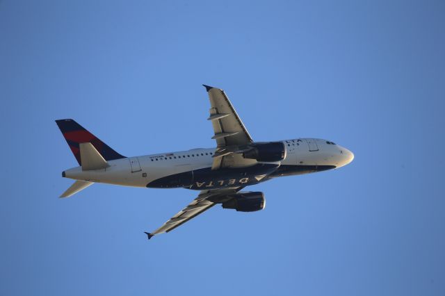 Airbus A319 (N370NB)