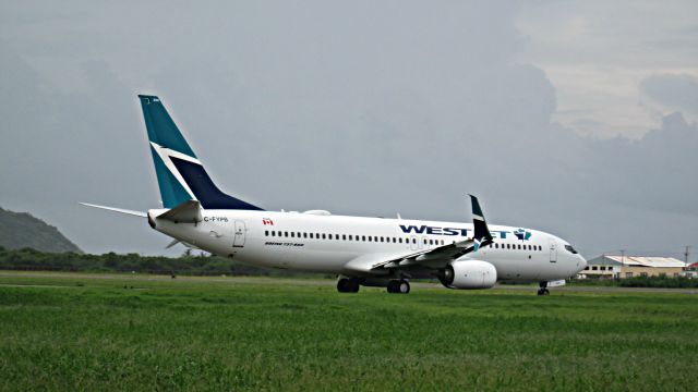 Boeing 737-800 (C-FYPB)