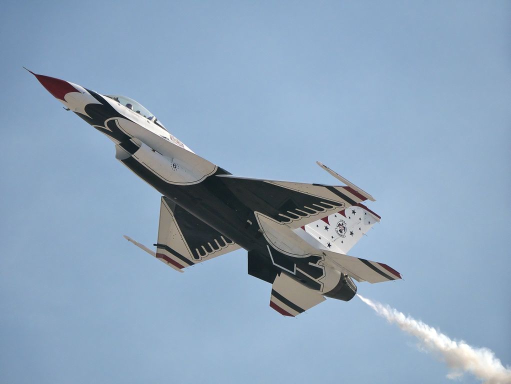 Lockheed F-16 Fighting Falcon — - Thunderbird 6 at Aviation Nation 2019.