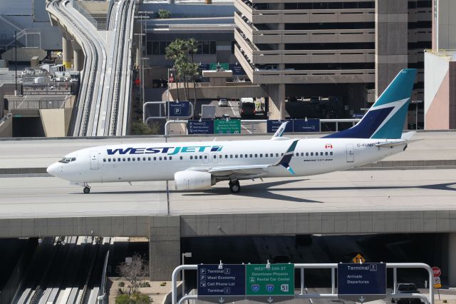 Boeing 737-800 (C-FUMF)