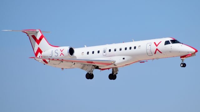 Embraer ERJ-135 (N265JX)