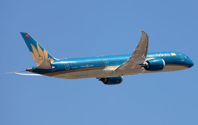 Boeing 787-9 Dreamliner (VNA-862) - Departing Rwy 34L Showing Off the Supercritical Wing Design