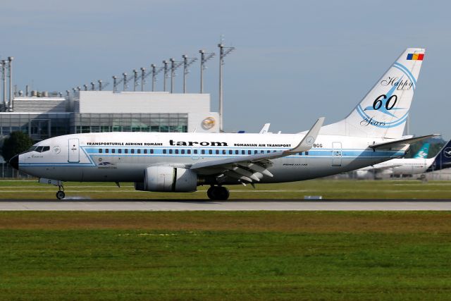 Boeing 737-700 (YR-BGG)