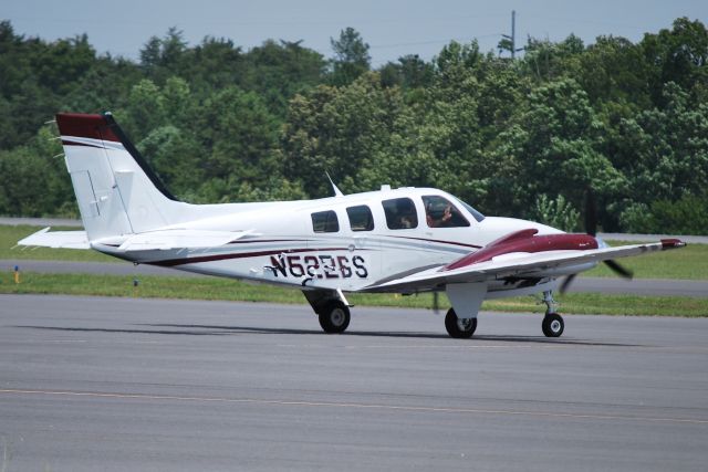 Beechcraft Baron (58) (N685GS) - WAHOO AVIATION INC taxiing out to runway 20 at KJQF - 7/15/14