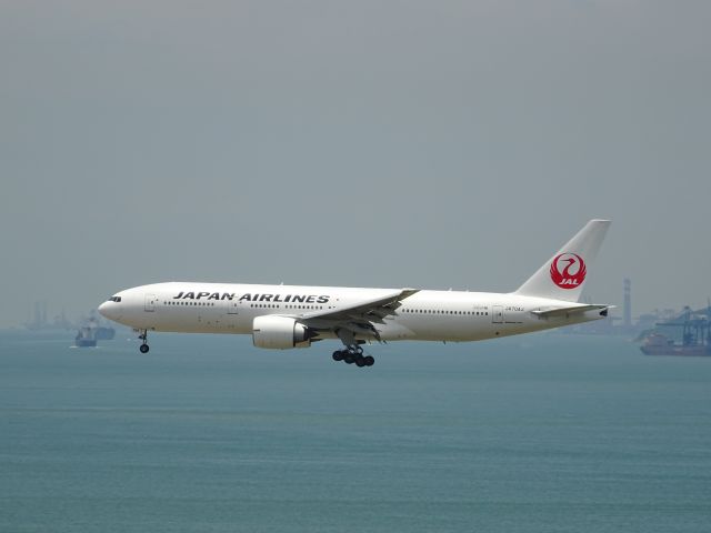 Boeing 777-200 (JA704J)