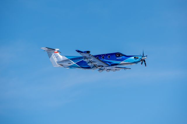 Pilatus PC-12 (N500MW) - Nice PC12 departing KBZN.