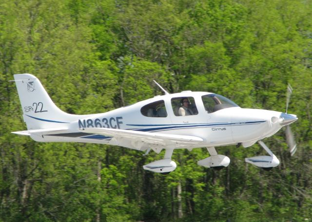 Cirrus SR-22 (N863CF) - Landing on runway 14 at the Shreveport Downtown airport.